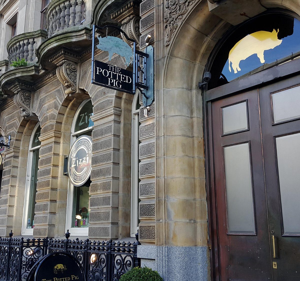 The Potted Pig's brick-vaulted dining room in the former bank vault at 27 High Street, Cardiff